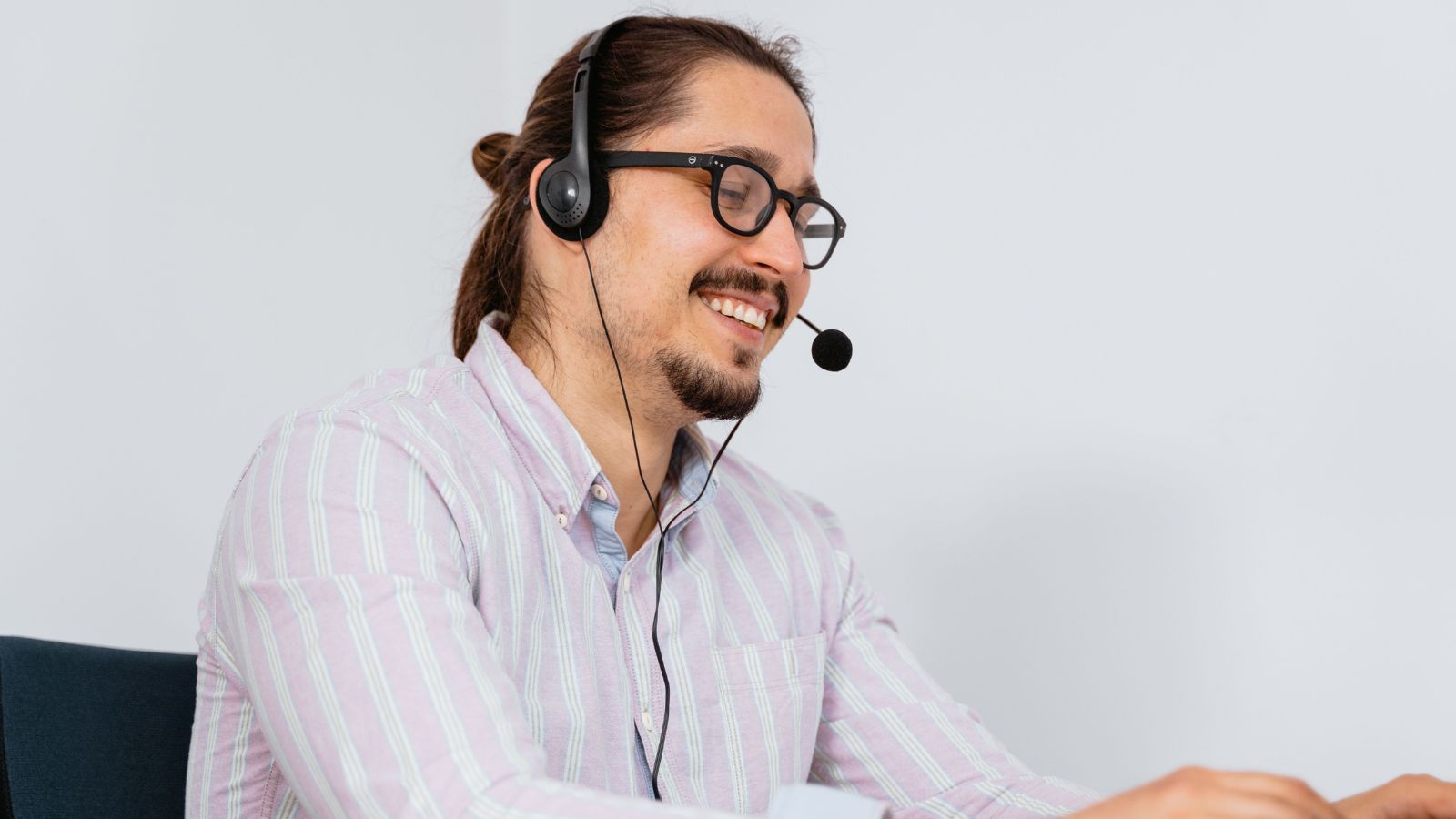 Man working in call center