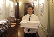 “Fire! Everyone Get Out!”: Panicked Hotel Guest Triggers Midnight Chaos After Mistaking a Simple Tire Change for a Raging Infernof