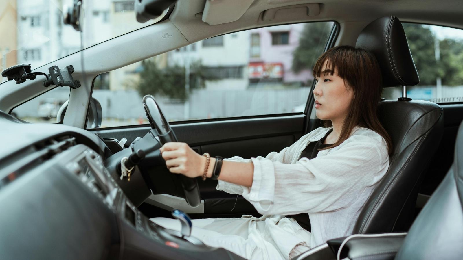College Student Who Made Every Solo Drive Home For Two Years Without A Single Return Visit Told Her Family She Wasnt Coming Anymore, So They Immediately Started Guilt Tripping Her annoyed young woman in the car