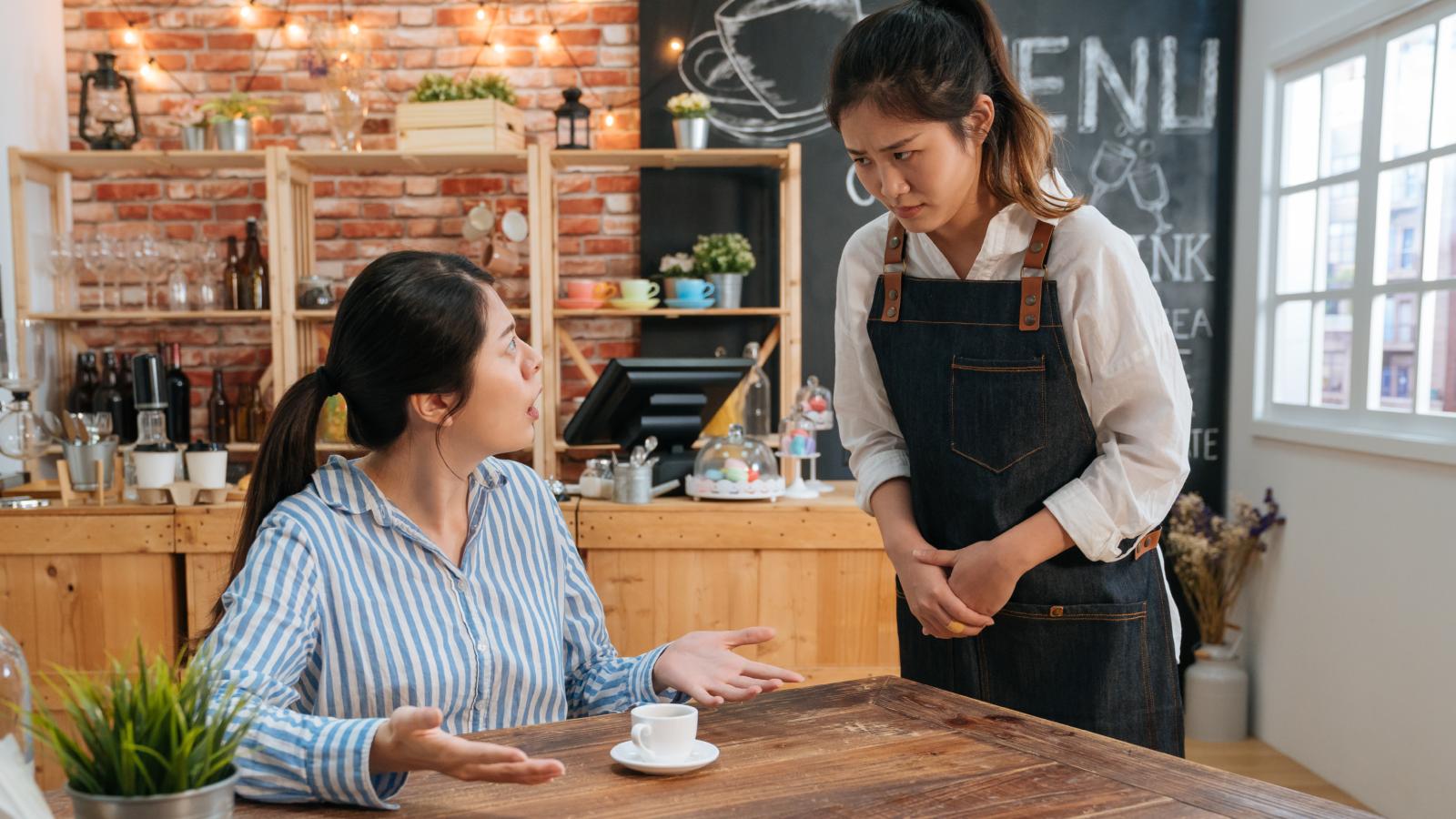 The Reservation Trap: How a Group’s Refusal to Sit Separately Turned a High End Dinner Into an Absolute Management Meltdown woman waiting on a customer
