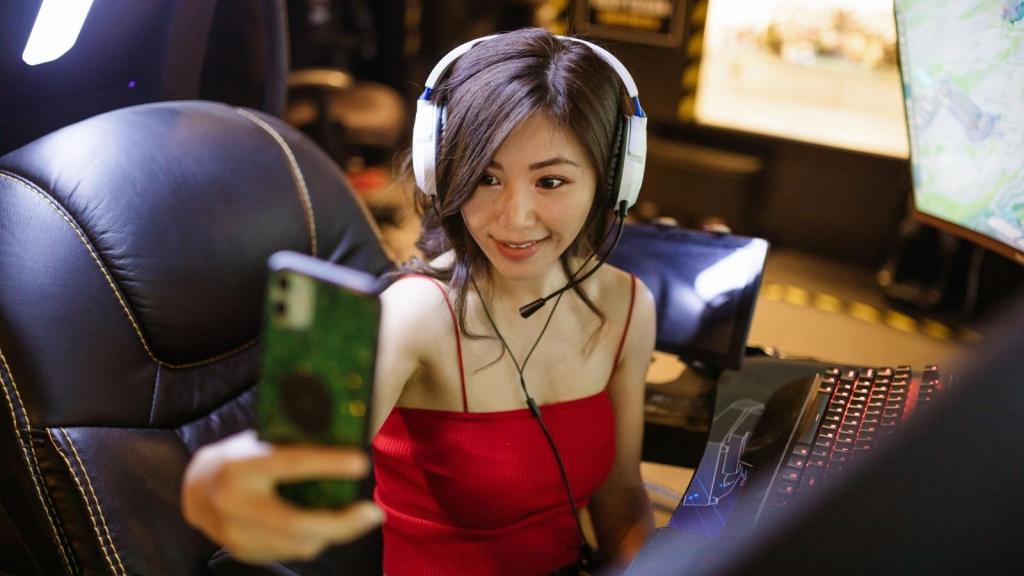 female streamer taking a selfie