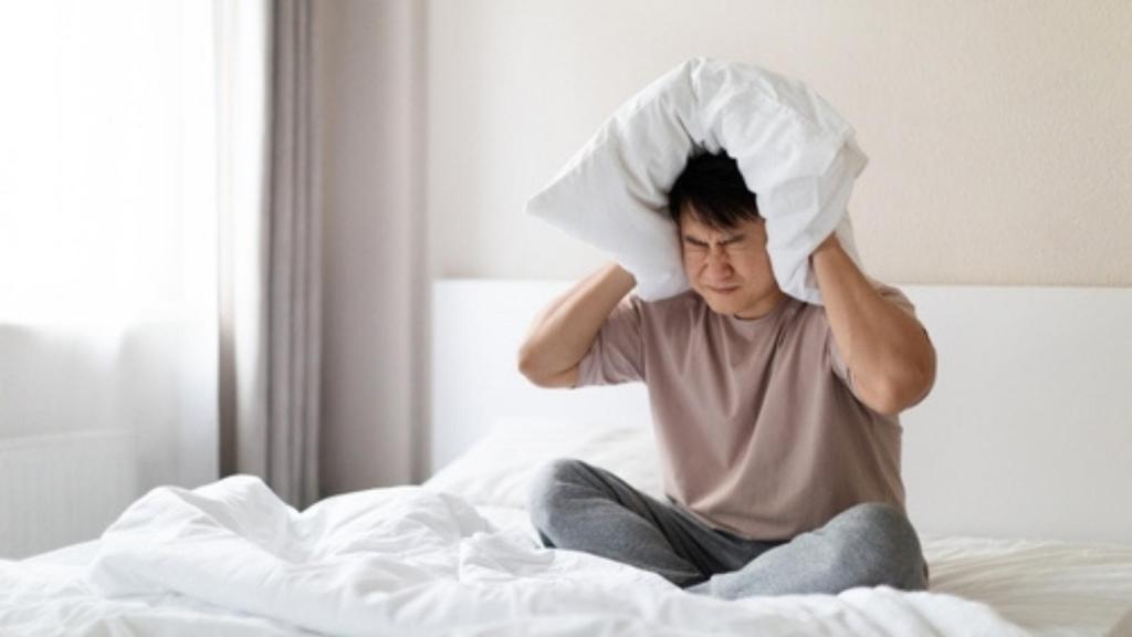 Covering ears with pillow