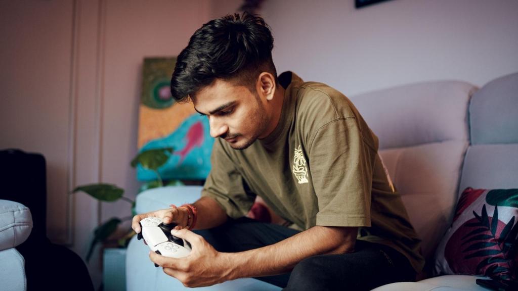 man holding a PS5 controller