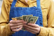 A Restaurant Worker Suspects Something Strange Is Happening With Tip Money And Thinks They’re Being Shortchanged