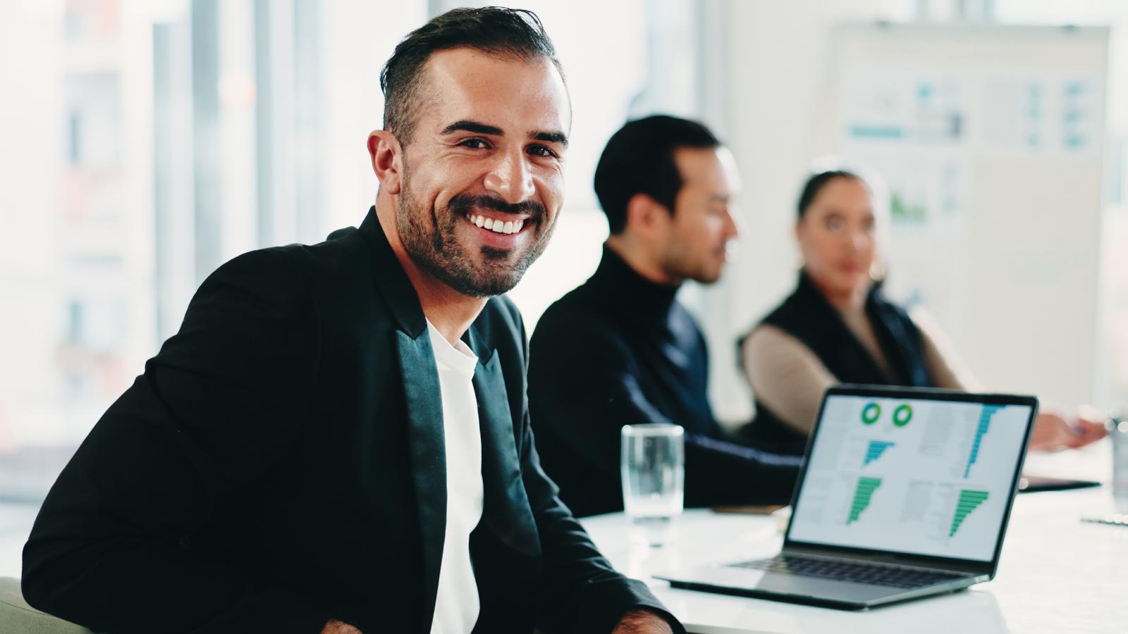Most People Want Work Friends — Hes Relieved His Office Has No Interest in Socializing Outside the Job man in an office