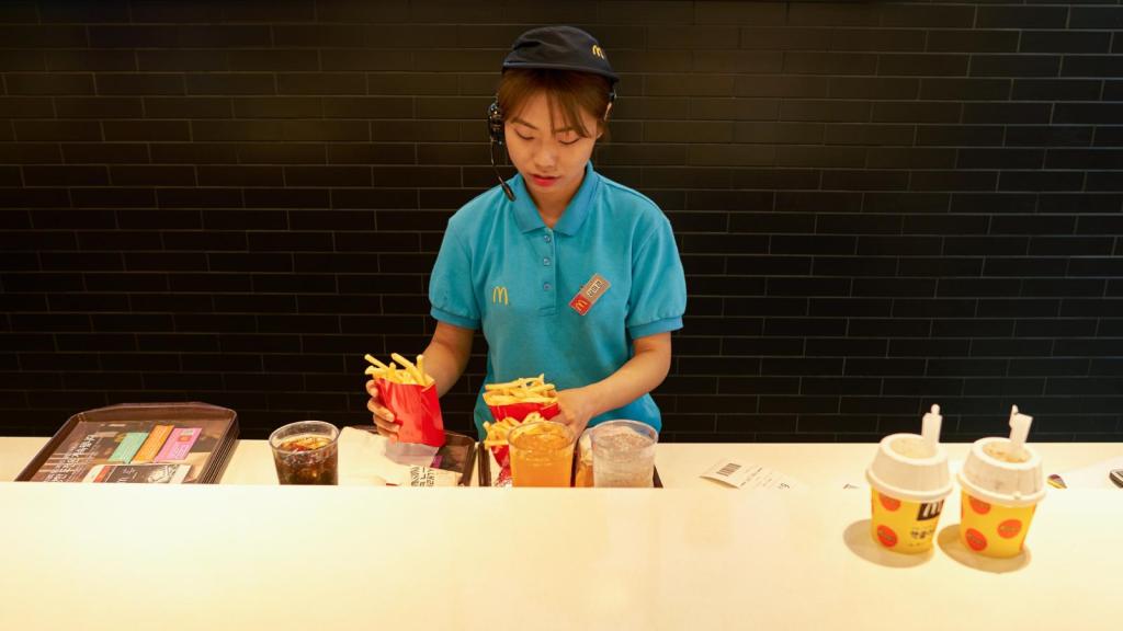 worker at a mcdonald's
