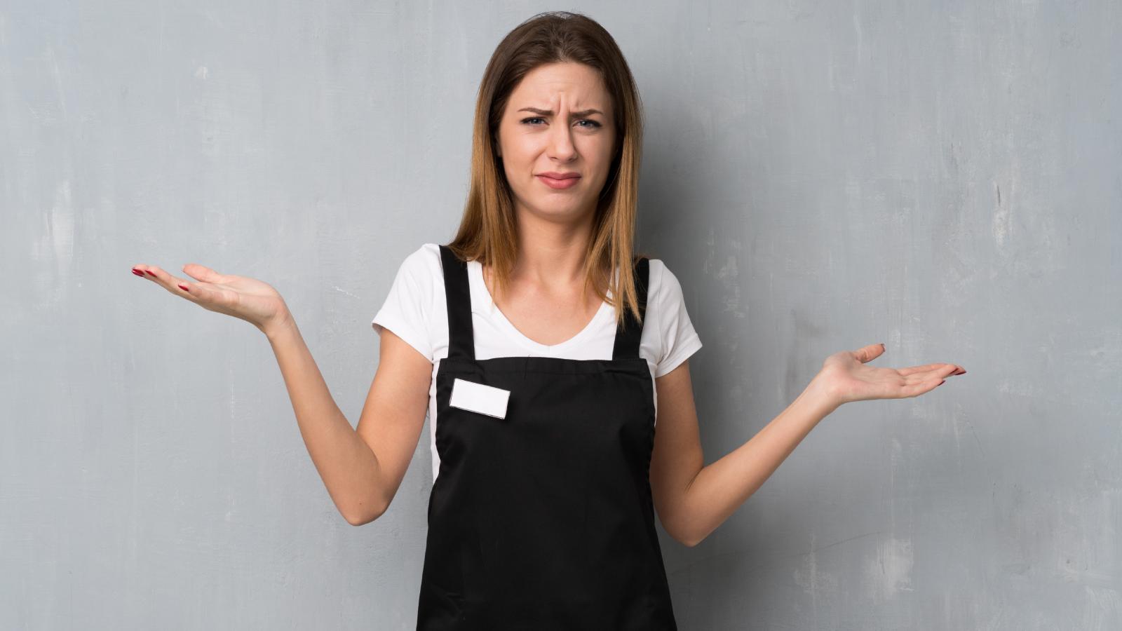 A Little Girl Shoved a Waitress Out of Her Way at a Restaurant — Her Parents Just Stood There and Said Nothing waitress shrugging her shoulders