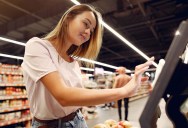 “Watch and Learn”: Introverted Grocery Shopper Quietly Teaches Entitled Boomers a Brilliant Retail Secret