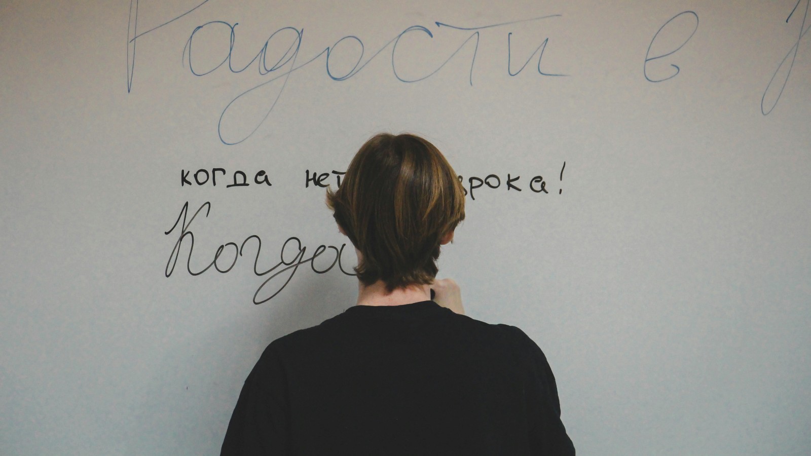 pexels maria golina 2153744338 32881056 Adult Children Struggle as Immigrant Parents Refuse to Learn English and Rely on Constant Translation
