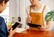 She Considered Filing a Complaint After a Cashier Texted Through Her Entire Checkout Process, But Her Cousin Says She’s Being Dramatic