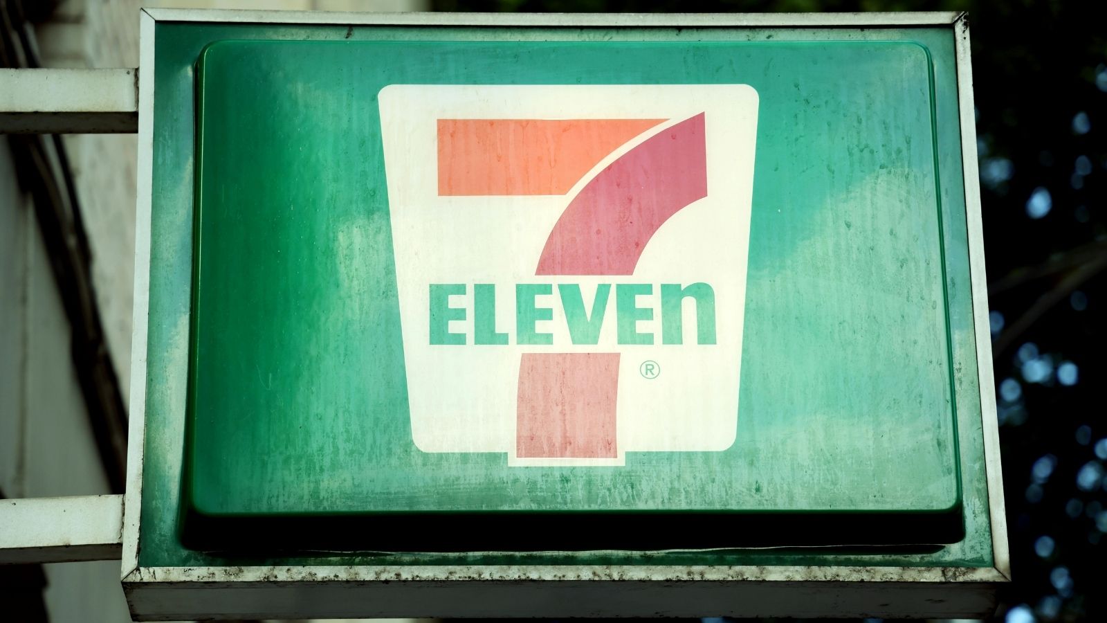 7-11 sign