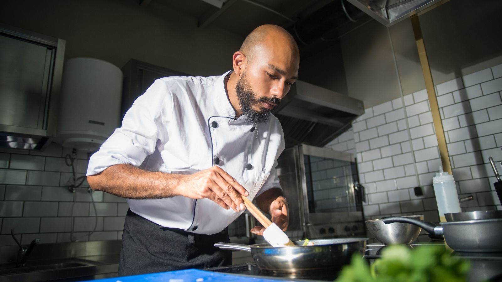 Chef Says Lazy Coworkers Pushed Him to Quit, Leaving the Restaurant Without His Original Recipes A chef working in a kitchen