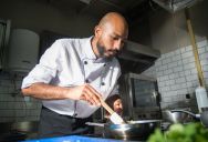 Chef Says Lazy Coworkers Pushed Him to Quit, Leaving the Restaurant Without His Original Recipes