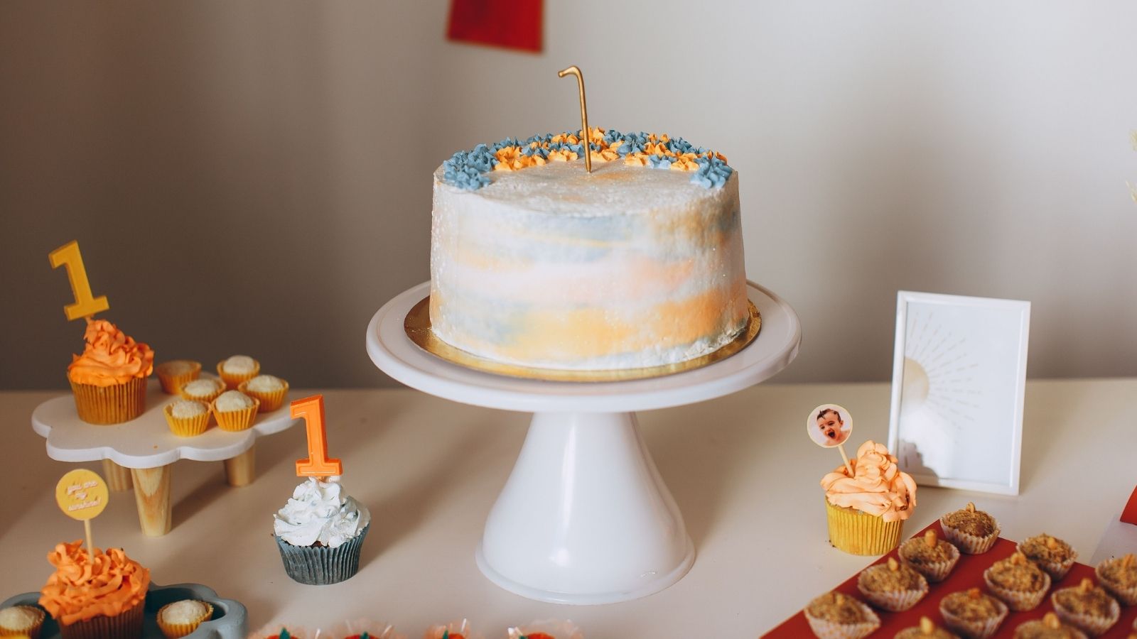 A first birthday cake