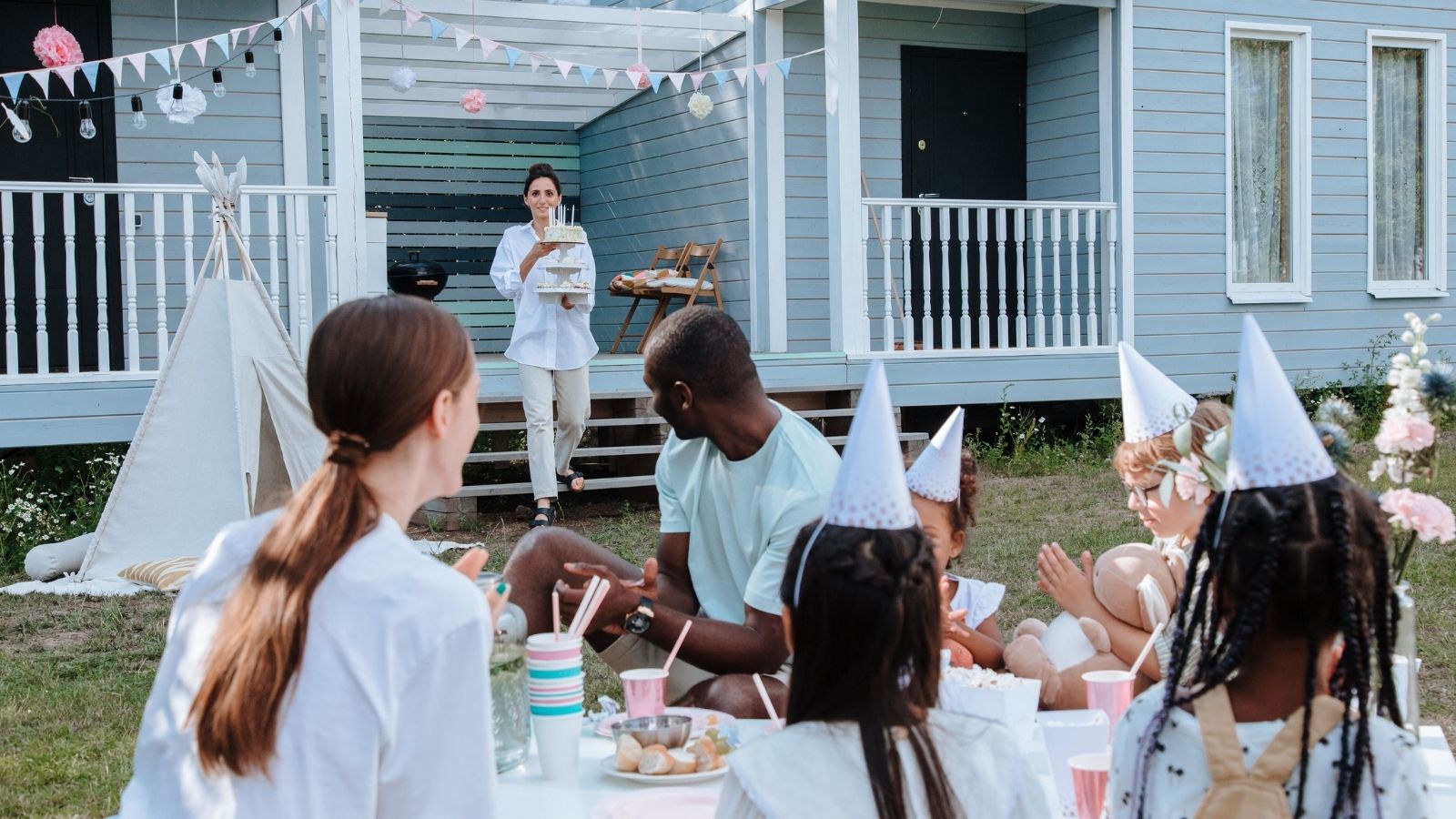 She Didn’t Have Kids, So Her Siblings Quietly Decided She No Longer Fit Into Their Hectic Family Reunions Adults and kids at a kid's birthday party