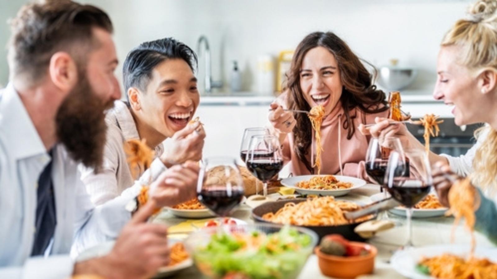 Her Mom Planned Her Aunts Birthday Dinner at a Restaurant Her Aunt Doesnt Like — When She Said Something, Her Mom Didnt See What the Problem Was Family at dinner