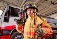The “Travel Photo” Backlash: Firefighter Faces Online Outrage After Posting Picture on Job Assignment