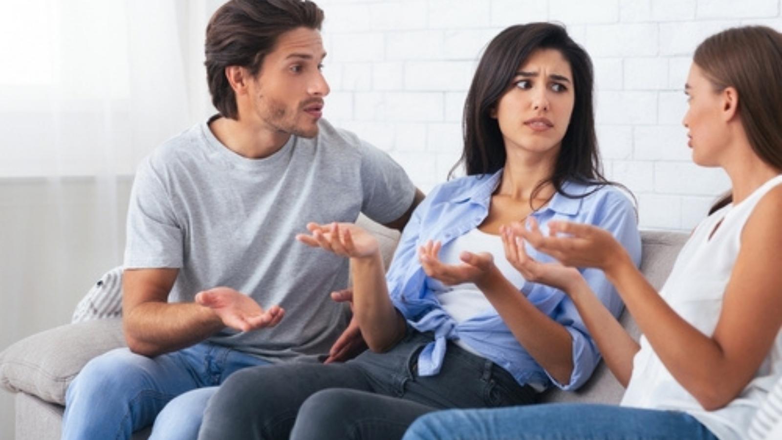 They Thought Moving In Together Would Save Money—Then the Rent Math Created a Massive Fight Friends arguing