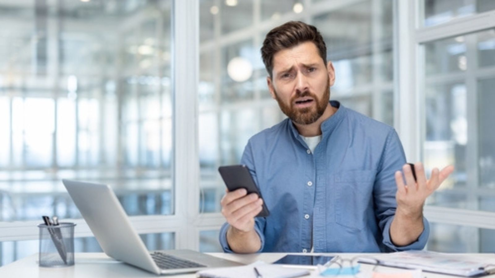 Audacious Customer Claims They Can Stay Past Closing Because ‘The Customer Is Always Right Frustrated employee