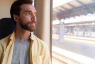 The Window Seat Trap: Why a Furious Passenger Is Reeling After a Confrontation with a Stubborn Stranger on an 8-Hour Journey