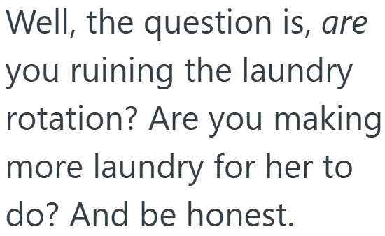 Screenshot 2 695ccf He Insists on Using Hand Towels After Showering, But His Wife Says His Lifestyle Choice Is Destroying the Laundry