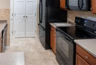 Renter Reports That Her Glass Stovetop Suddenly Cracked While She Was Making Dinner, But Her Landlord Insists She Caused The Damage And Wants To Bill Her Up To $900
