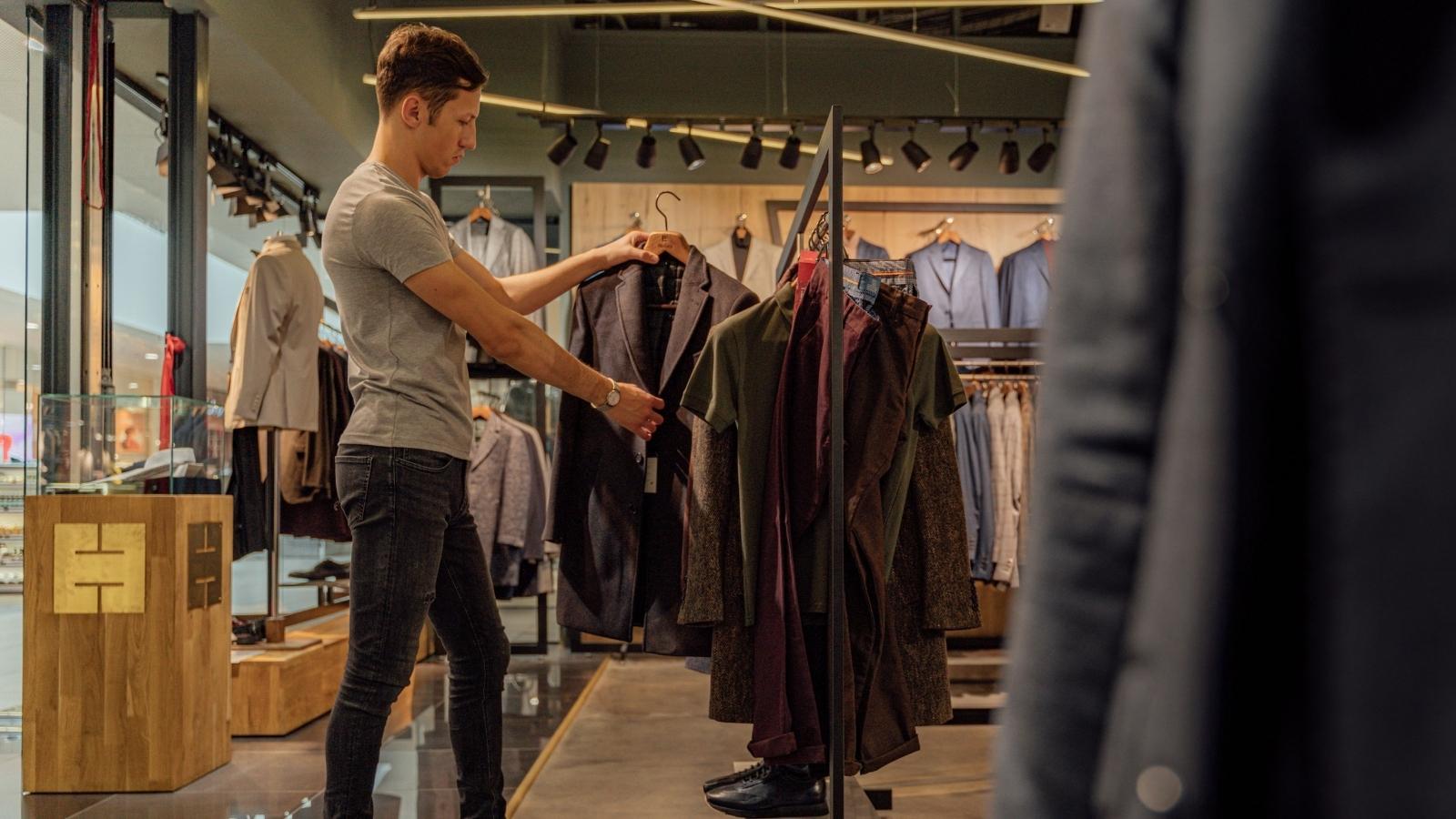 He Was Confronted About Parking Outside the Jockey Store—Then Came Back as a “Customer” Man looking at clothes in a showroom