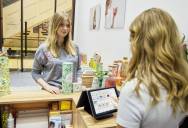 The Grocery Trap: Why a Furious Customer Is Questioning Her Own Integrity After Confronting a Completely Distracted Cashier