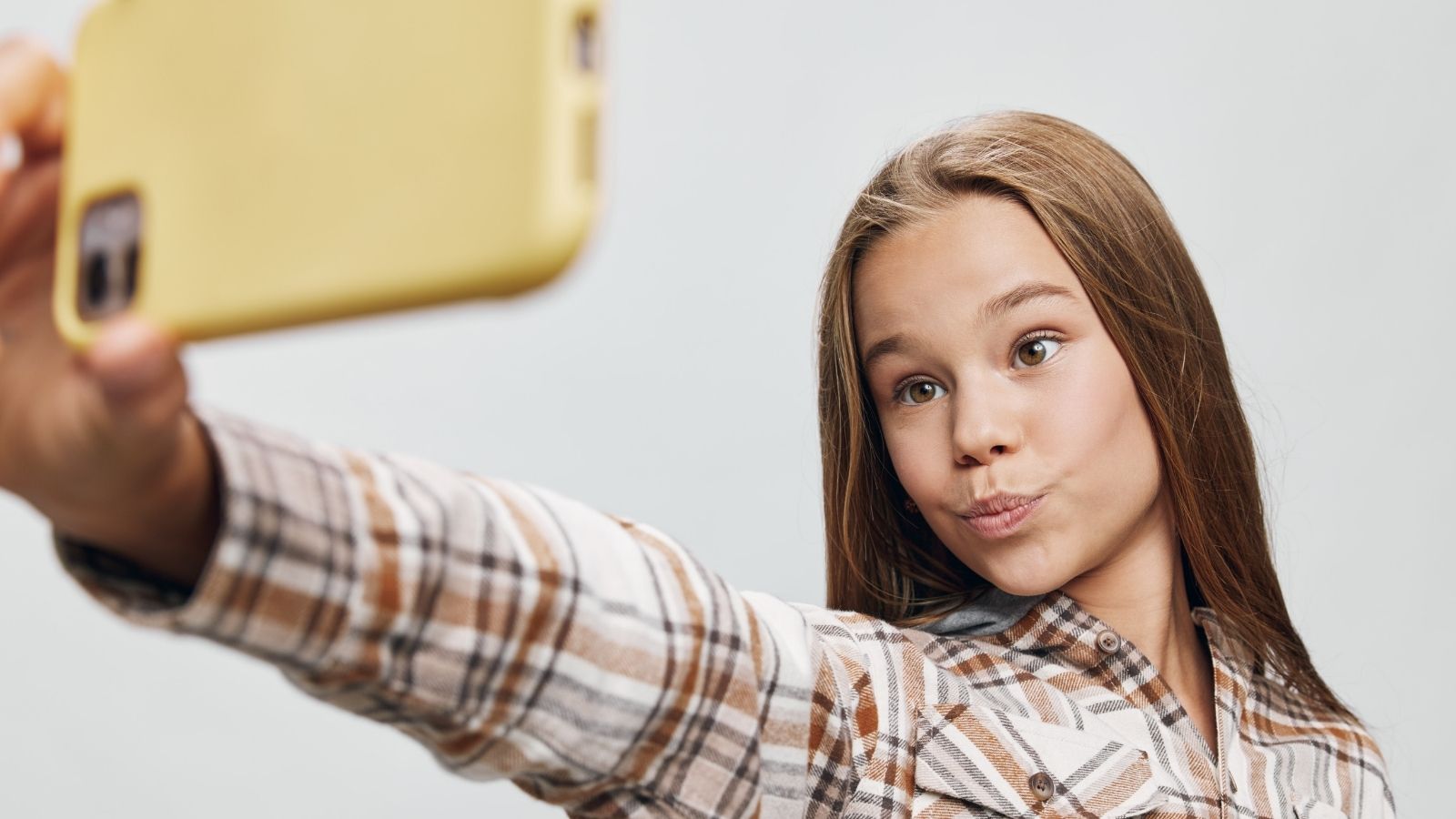 Teenage Girl Gladly Accepts Money When Older Men Send It To Her Online, But Shes Worried There Could Be Hidden Risks teenage girl taking a selfie