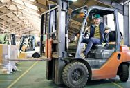 A Car Was Parked in the Worst Possible Spot — They Tried Everything to Move It — Then Someone Had an Idea About the Forklift