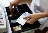 She Had Her Hand Wide Open. When the Cashier Dropped the Money on the Counter Instead, a Massive Scene Broke Loose.