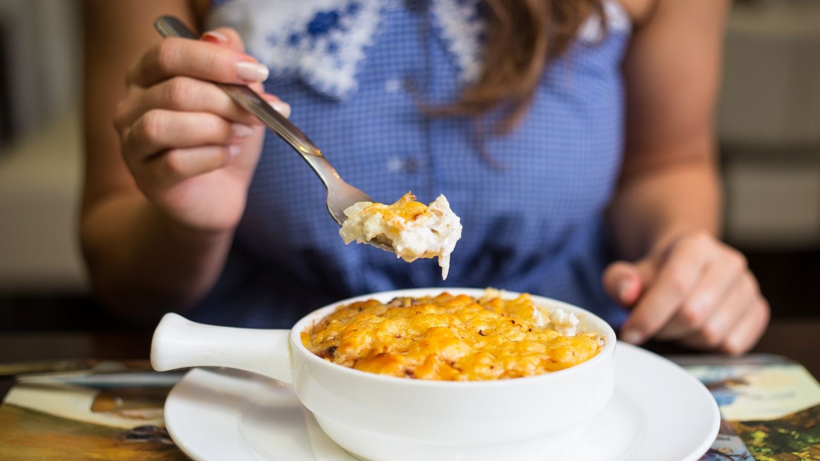 She Went to Lunch With Her Supervisor—By the End of It, She Had Quit Her Job woman eating mac and cheese at a restaurant