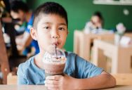 When a Child Orders Like a Regular: The Wholesome Restaurant Interaction That Caught a Server Off Guard