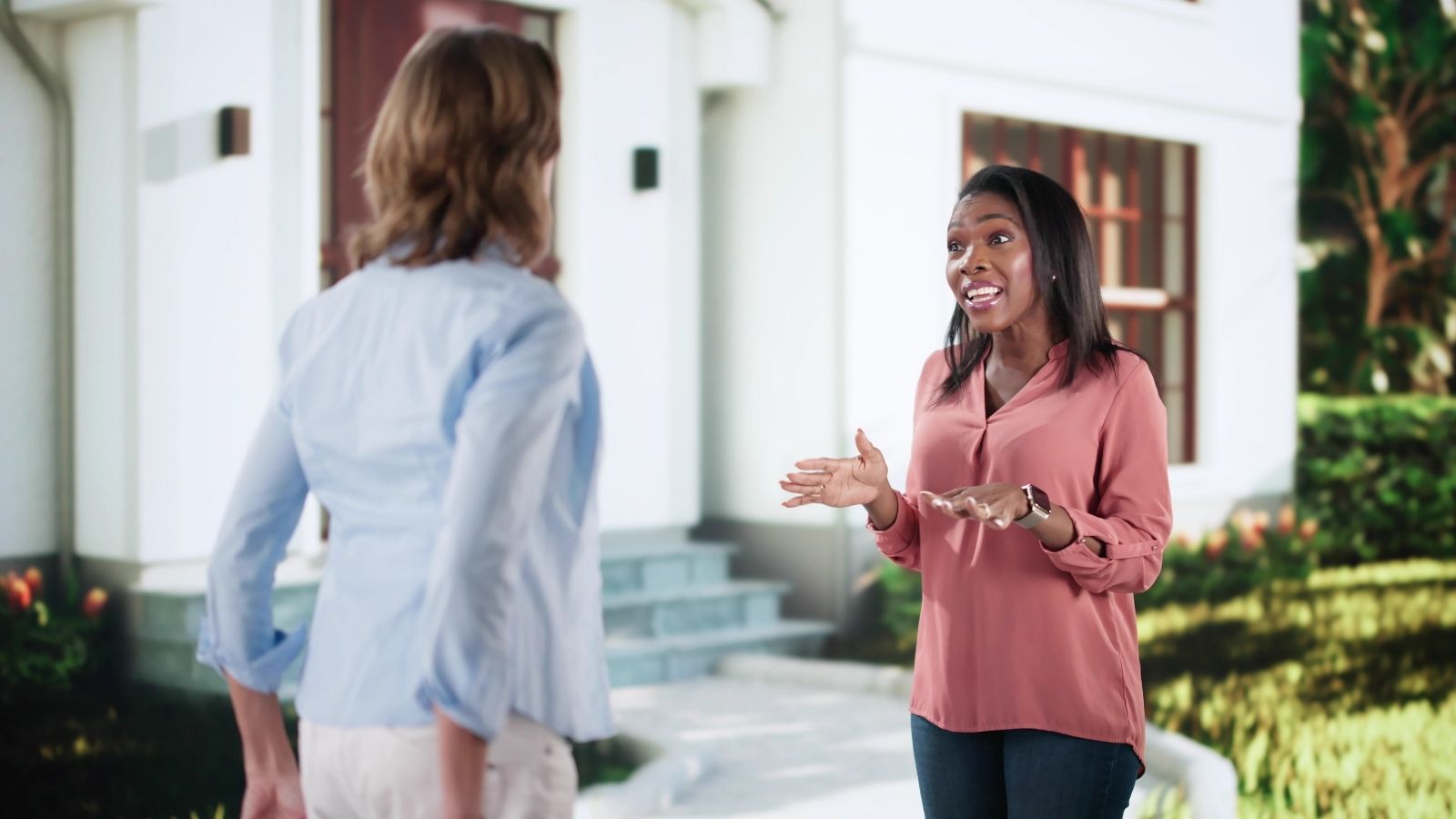 Woman Loaned Money To Her Difficult Neighbor—Weeks Later, She Still Hasn’t Been Paid Back two women talking outside