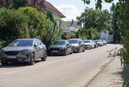 “No Spaces Left”: Renter Trapped in Parking Nightmare as Neighbor Turns Public Street Into Personal Lot