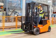 “Check the Cameras”: Forklift Driver Forced Into Overtime After Manager Falsely Accuses Him