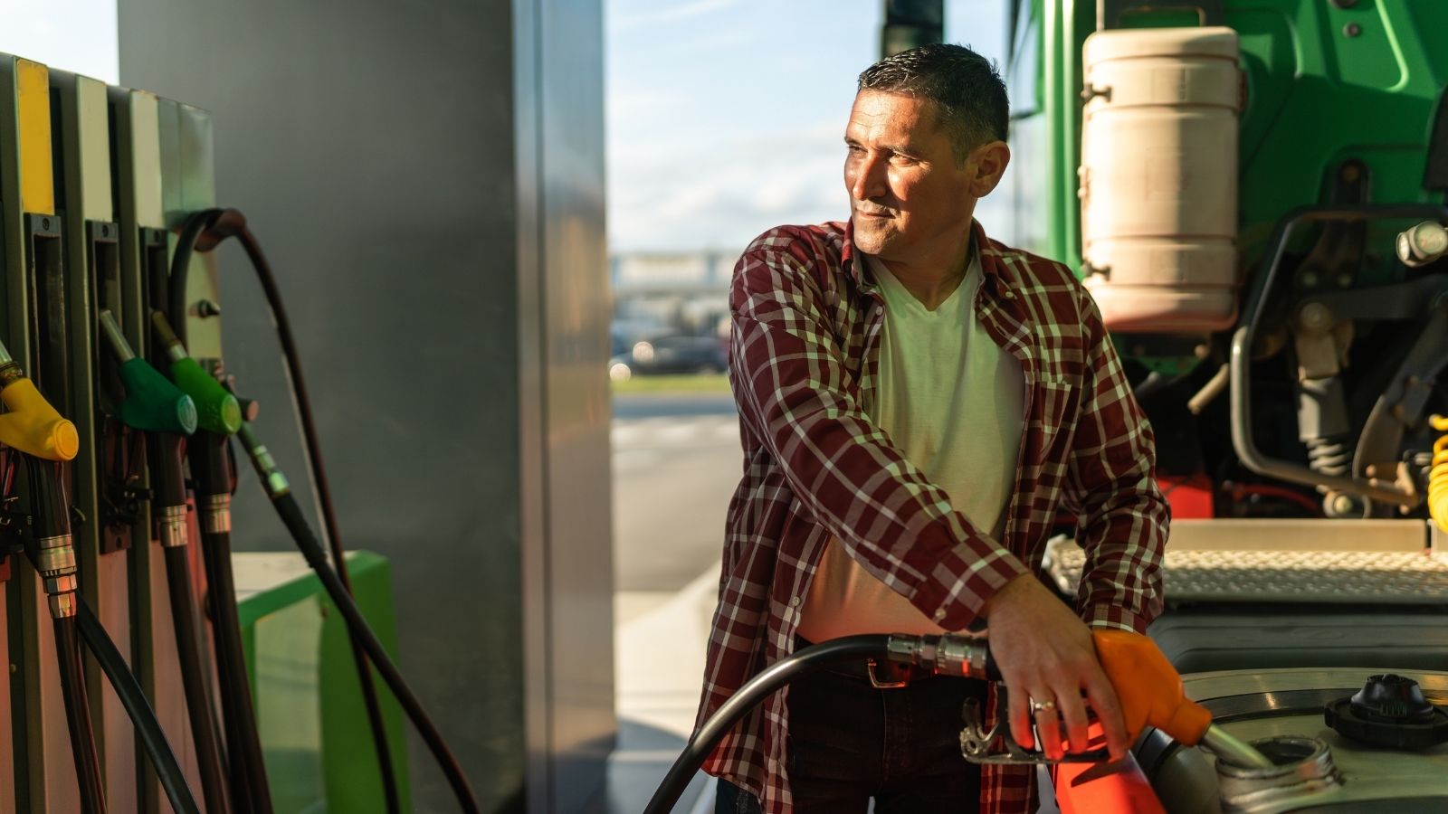 A Truck Driver From Another Country Couldnt Pay at a Gas Station — It Took Multiple Managers and a Lot of Effort to Figure Out a Solution truck driver at a gas station