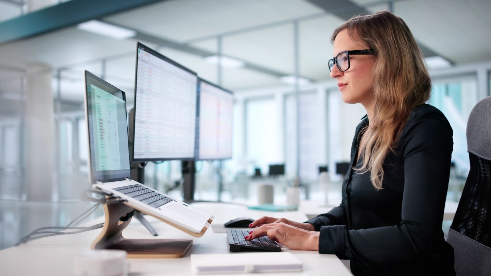 I Outperform Everyone: Top Billing Specialist Driven to Edge by Boss Who Treats Her Like an Amateur woman working in medical billing