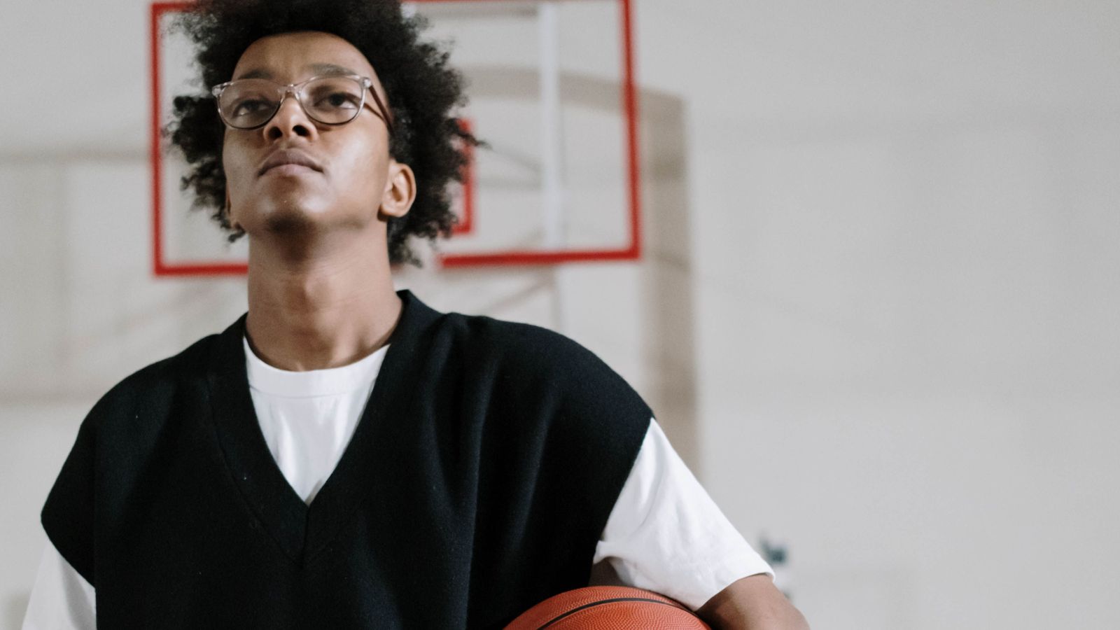 The Courtroom Explosion: Why a Fitness Enthusiast is Reeling After Letting Rec League Adrenaline Ruin His Reputation Man with glasses playing basketball at an indoor court