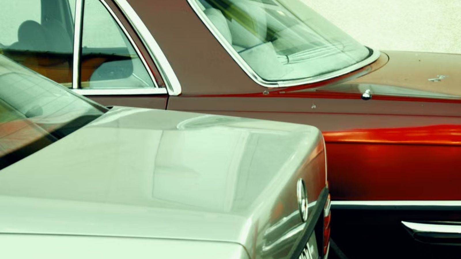 She Just Wanted to Check Her Car for a Door Ding. The Other Driver’s Aggressive Reaction Was Shocking. Two vintage cars parked side by side