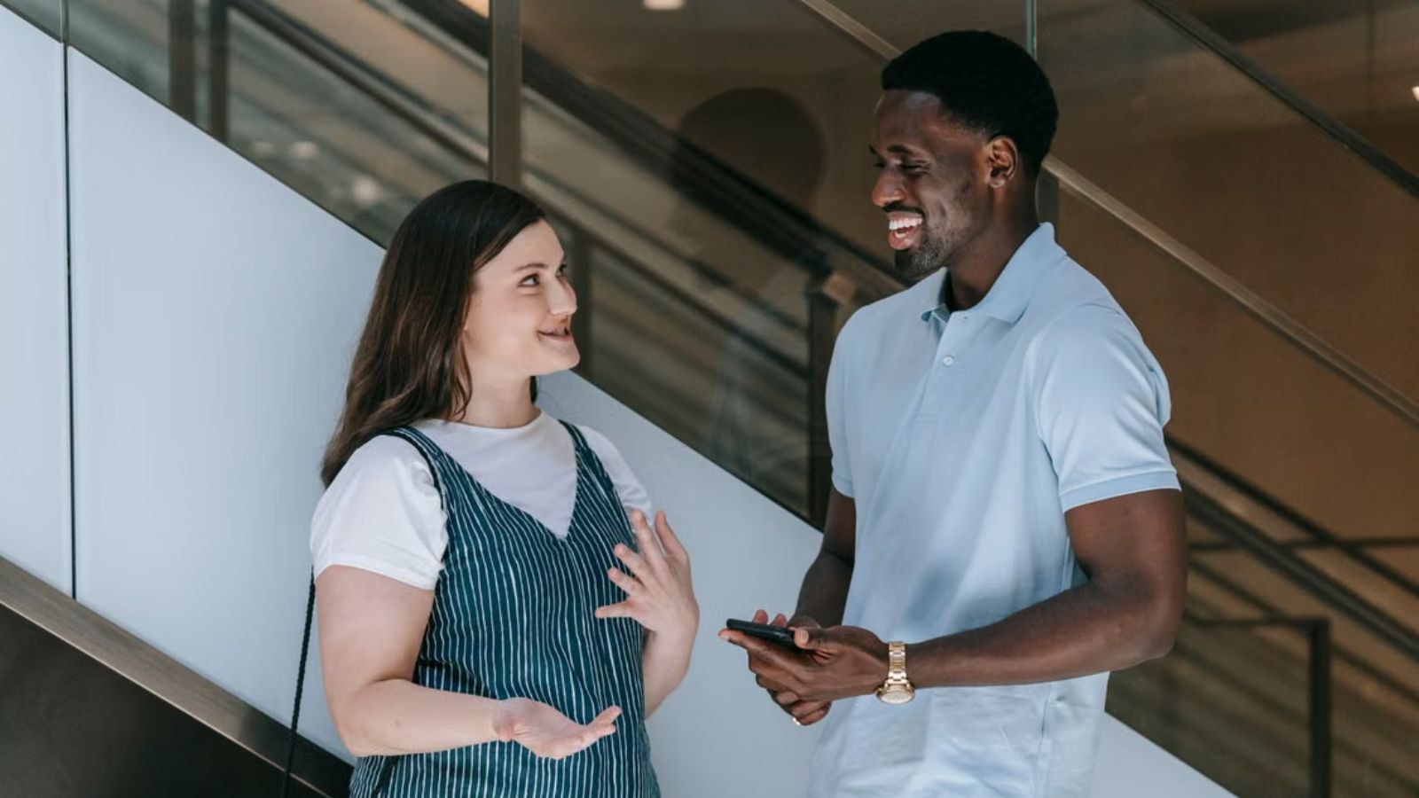 The Boundary Erosion Nightmare: Why Her Landlord’s Comments About Her Schedule Triggered Immediate Alarm Bells Man and woman happily talking inside a building