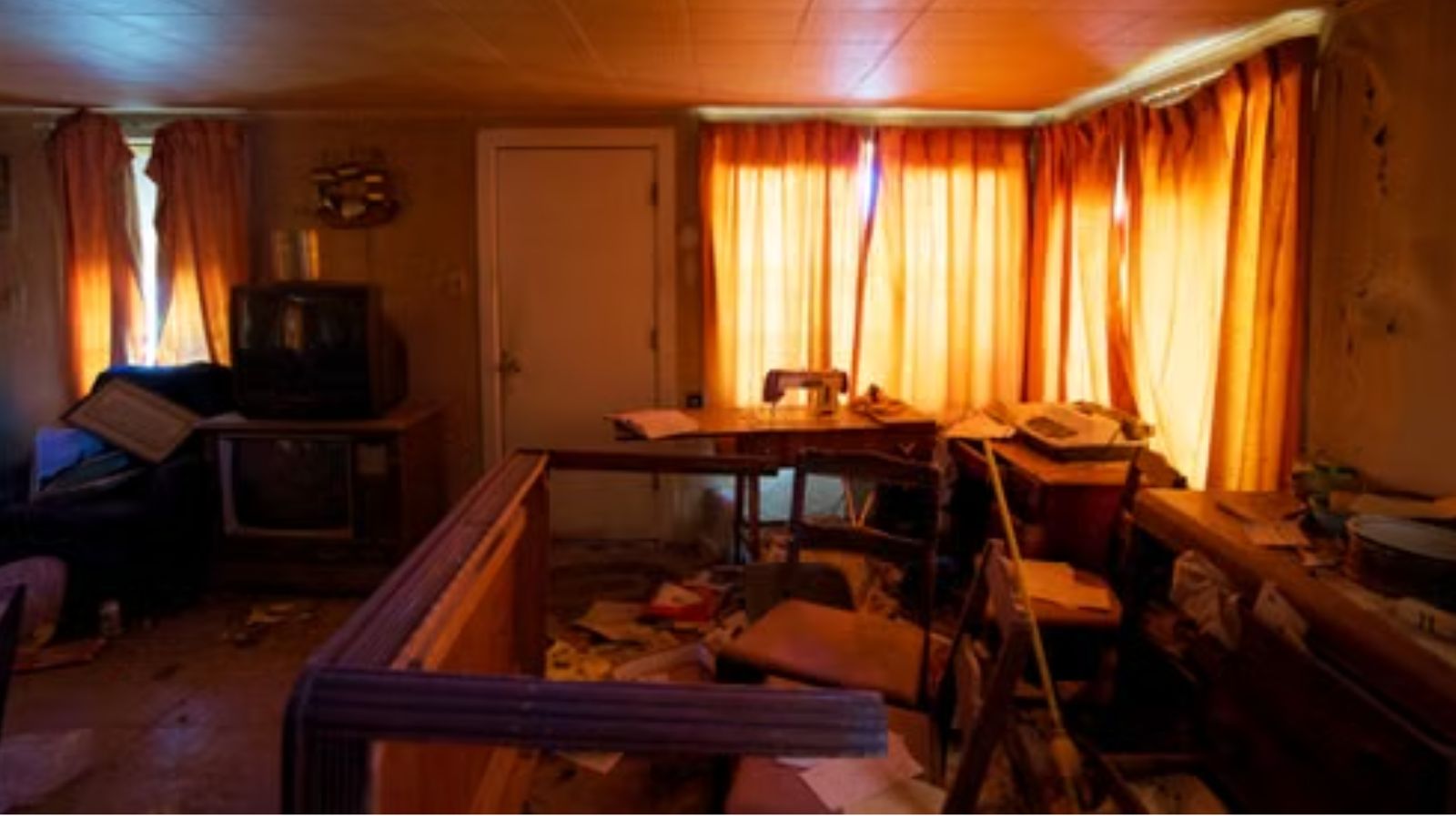 She Demanded Her Stolen Furniture Back, but Her Pregnant Sister Claimed the Confrontation Was Placing Her Baby Under Stress An old room with broken furniture and messy things