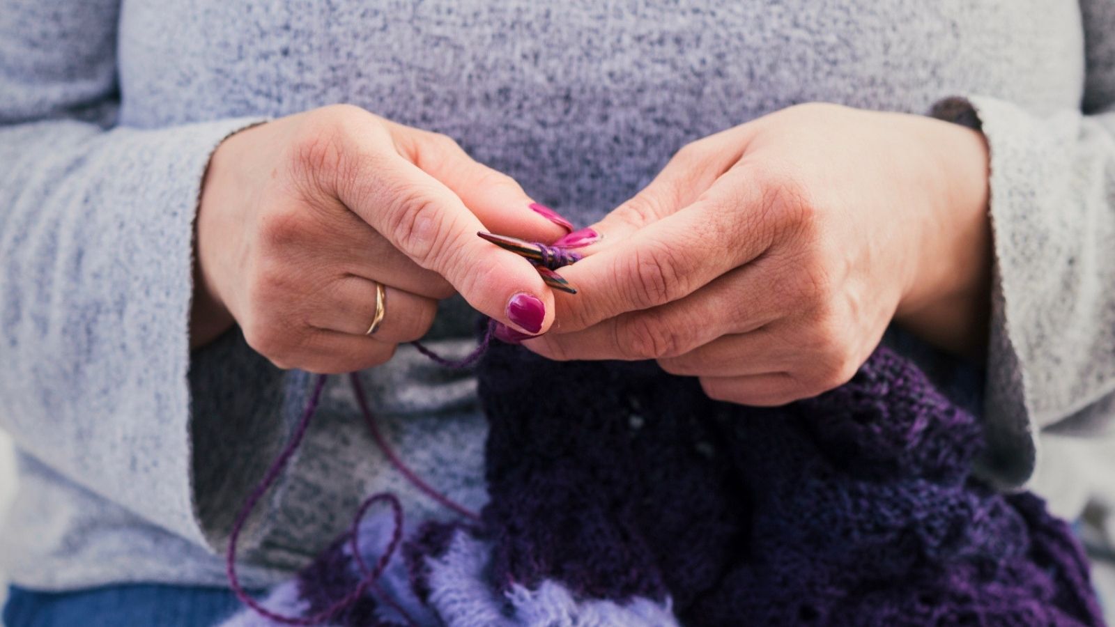 Arthritis Kept Her From Making A Blanket For Her New Granddaughter—Then Her Son Asked For The One She Made For His Stillborn Daughter Woman knitting