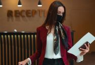 Front Desk Employee Faces Angry Guest After Explaining the Hotel Had No Vacancies