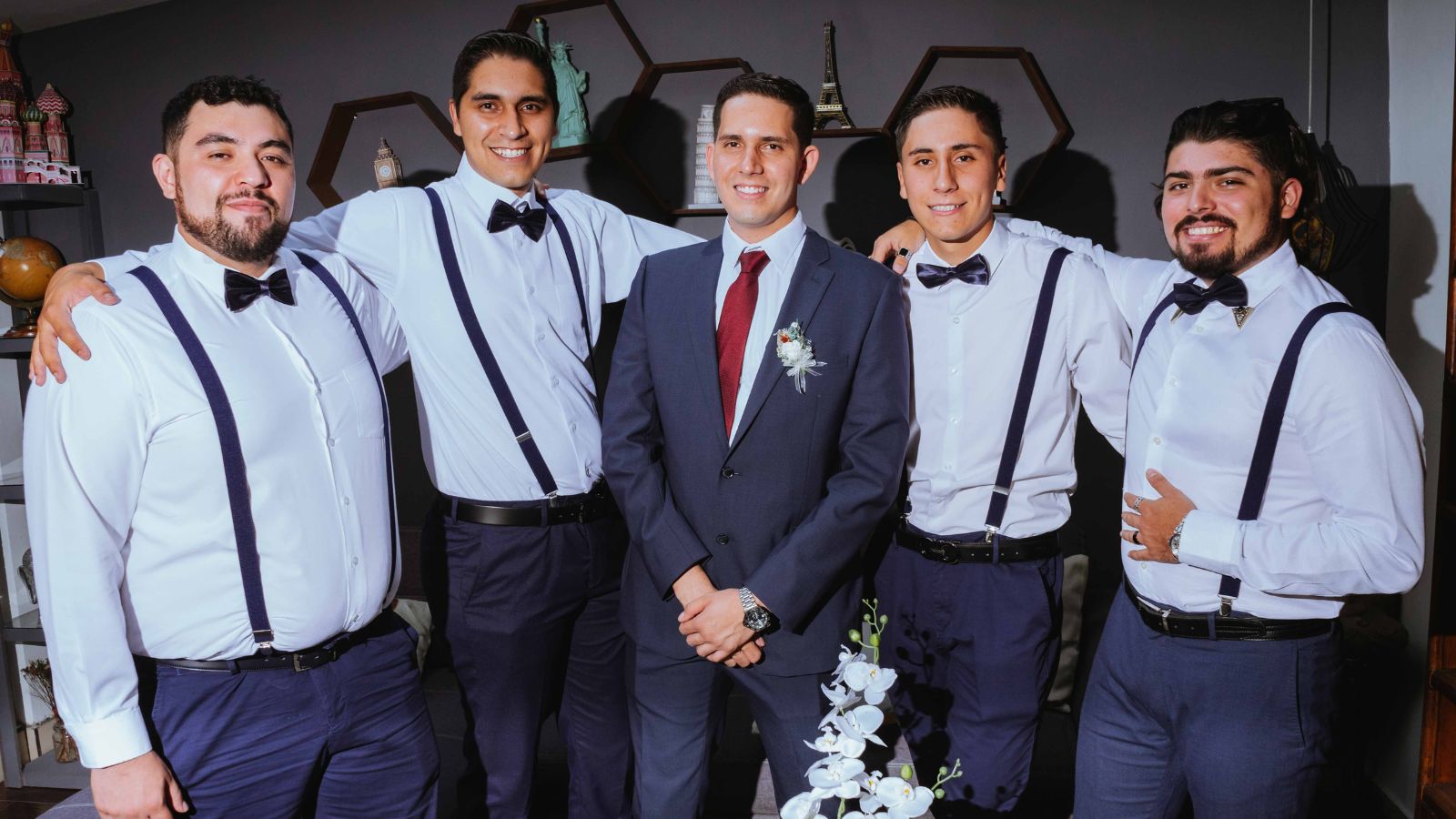 He Refused to Wait for the Wardrobe Plan. Now This Best Man Is Refusing to Return a Suit That Completely Clashes With the Wedding. Groom and groomsmen in a wedding