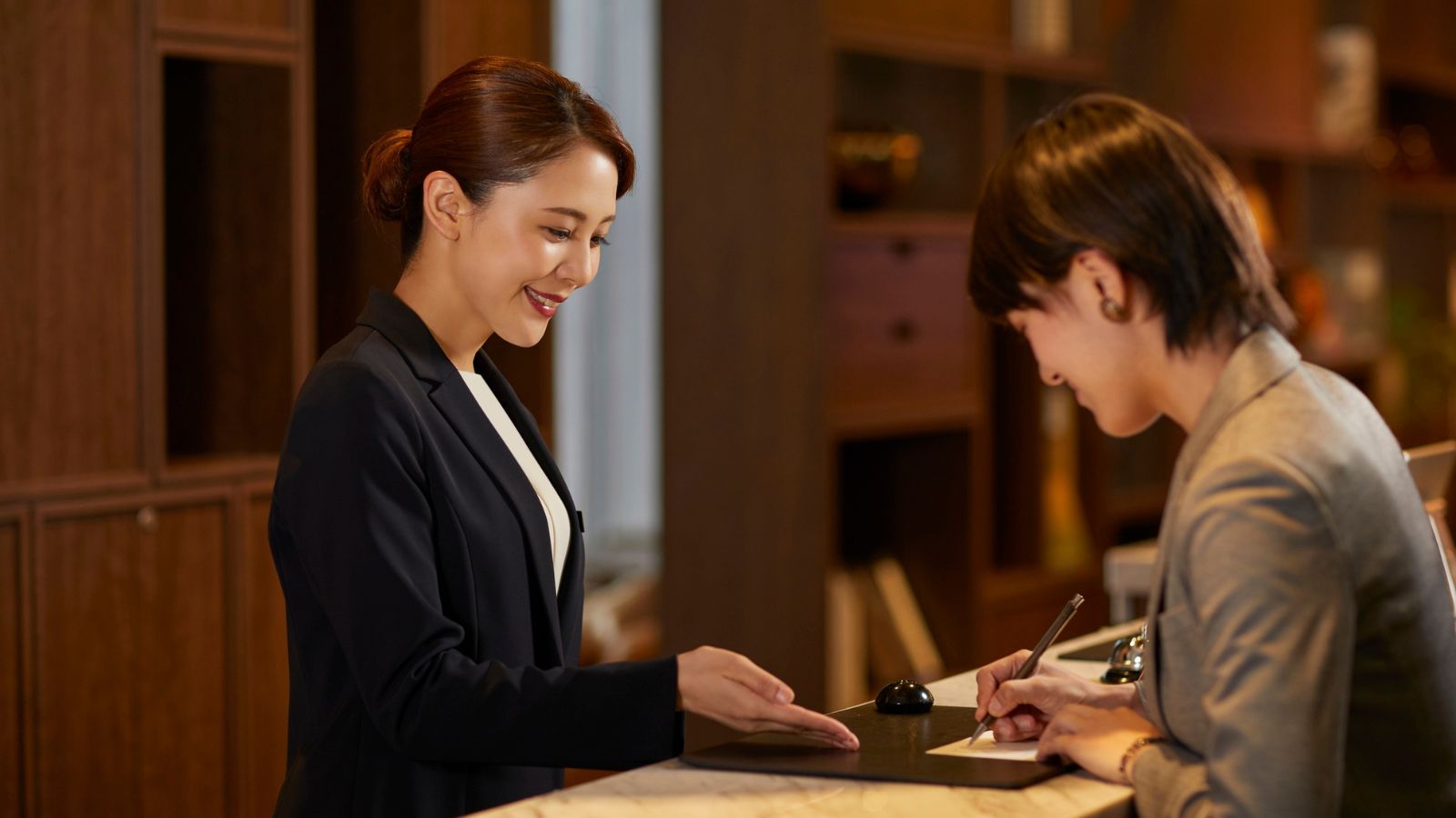 Hotel Guests Made a Scene in the Middle of the Night Over Hotel Services — The Staffs Response Left Them Wishing They Hadnt Woman at hotel reception