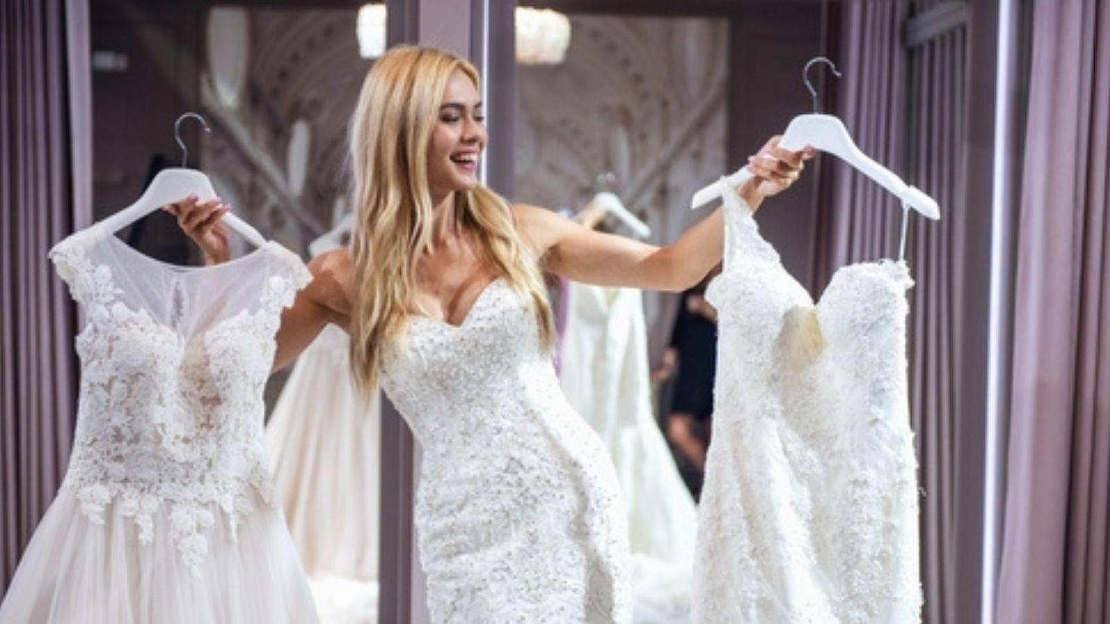 She Refused to Lose Her Appointment When Her Mom Ran Late, But Finding Her Wedding Dress Alone Sparked a Massive Family Rift Wedding Dress Shopping