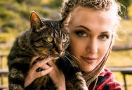 Her Overweight Cat Begs for Food Constantly—But Her Owner Refuses to Give In