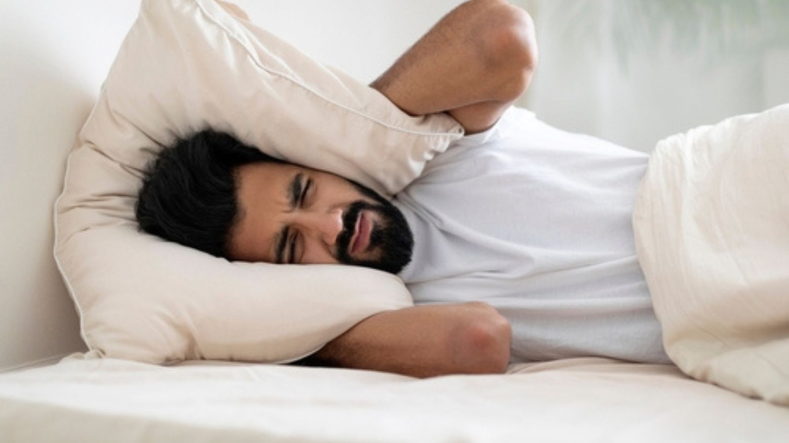 His Upstairs Neighbors Ignored His Noise Pleas, So He Gave Them a Taste of Their Own Medicine at 2 AM Man can't sleep due to noise