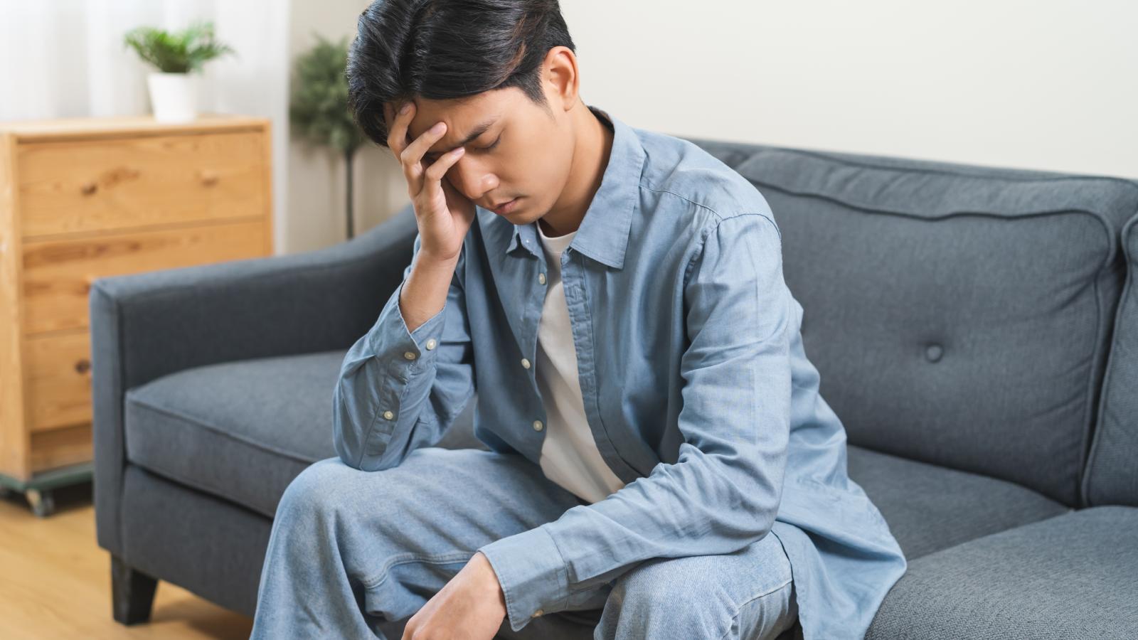 His Upstairs Neighbors Are Loud and Careless Nightly. He’s Officially Reached His Absolute Breaking Point. man on a couch